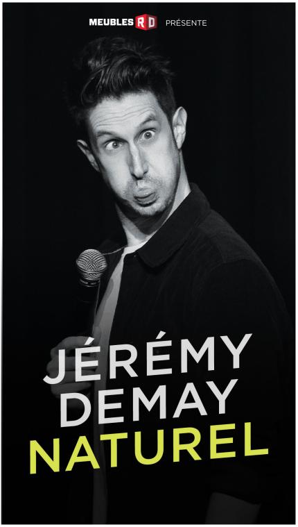 L'artiste qui fait une grimace avec son visage.