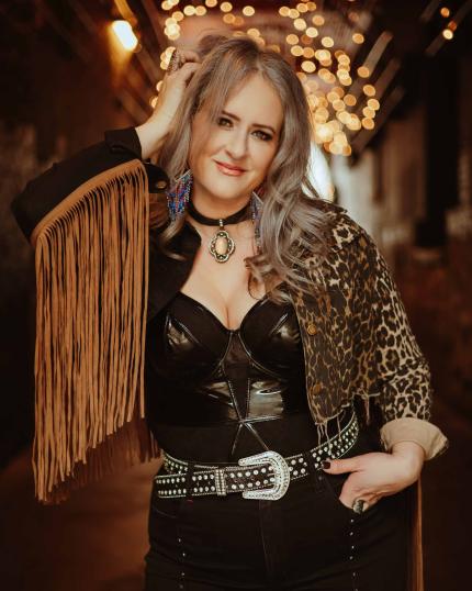 jocelyne-baribeau_photopromo---credit-lynn-kozyralowres.jpg