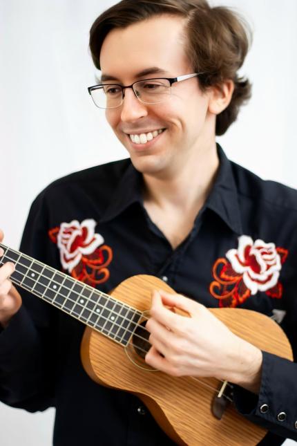 vincent-bishop-2022-ukulele.jpg